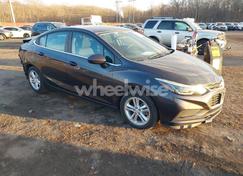 2017 Chevrolet Cruze LT AUTO (VIN 1G1BE5SM9H7106739) main photo
