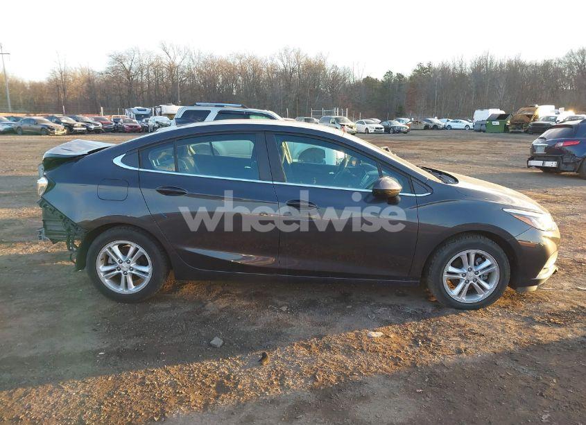 Photo 13 of 2017 Chevrolet Cruze LT AUTO (VIN 1G1BE5SM9H7106739)