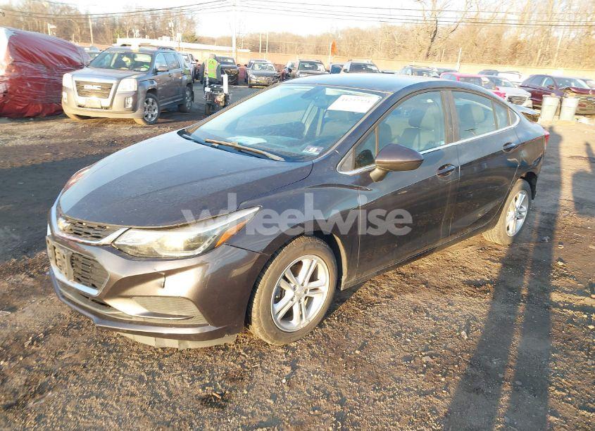 Photo 2 of 2017 Chevrolet Cruze LT AUTO (VIN 1G1BE5SM9H7106739)