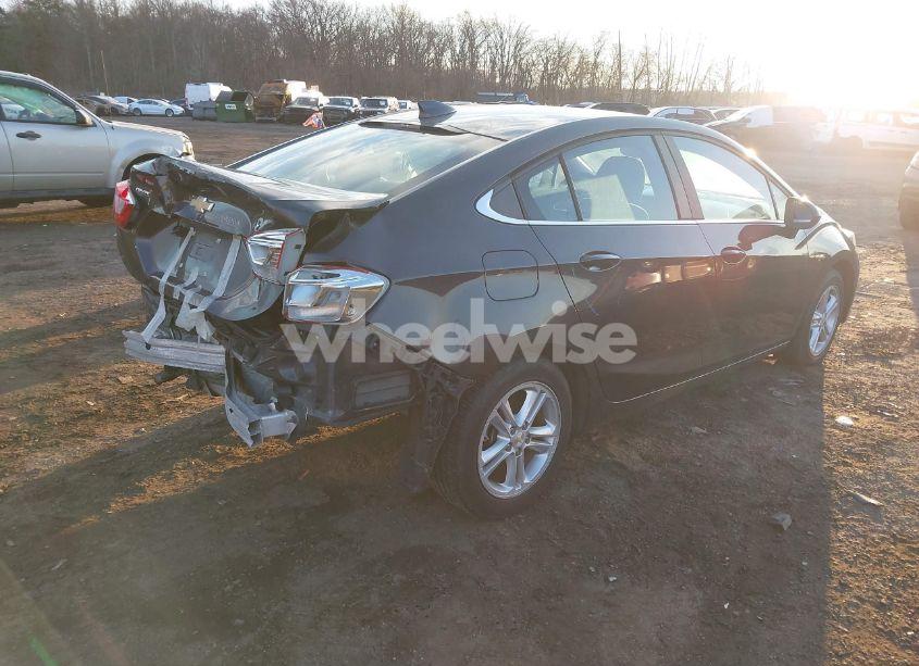 Photo 4 of 2017 Chevrolet Cruze LT AUTO (VIN 1G1BE5SM9H7106739)