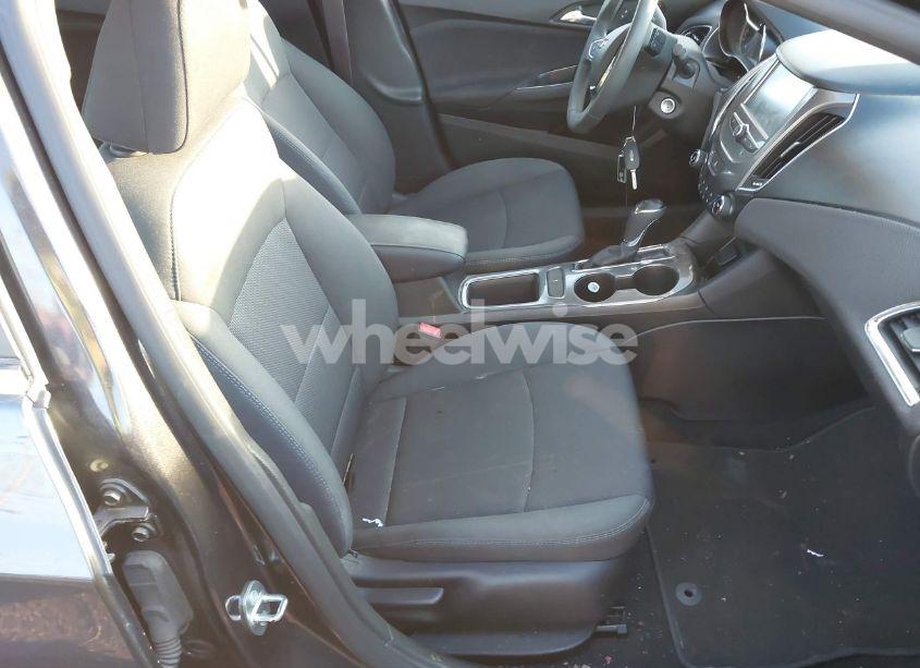 Photo 5 of 2017 Chevrolet Cruze LT AUTO (VIN 1G1BE5SM9H7106739)