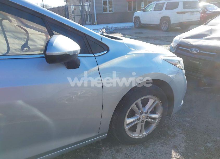 Photo 19 of 2017 Chevrolet Cruze LT AUTO (VIN 1G1BE5SM9H7130054)