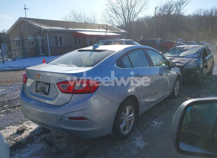 Photo 4 of 2017 Chevrolet Cruze LT AUTO (VIN 1G1BE5SM9H7130054)