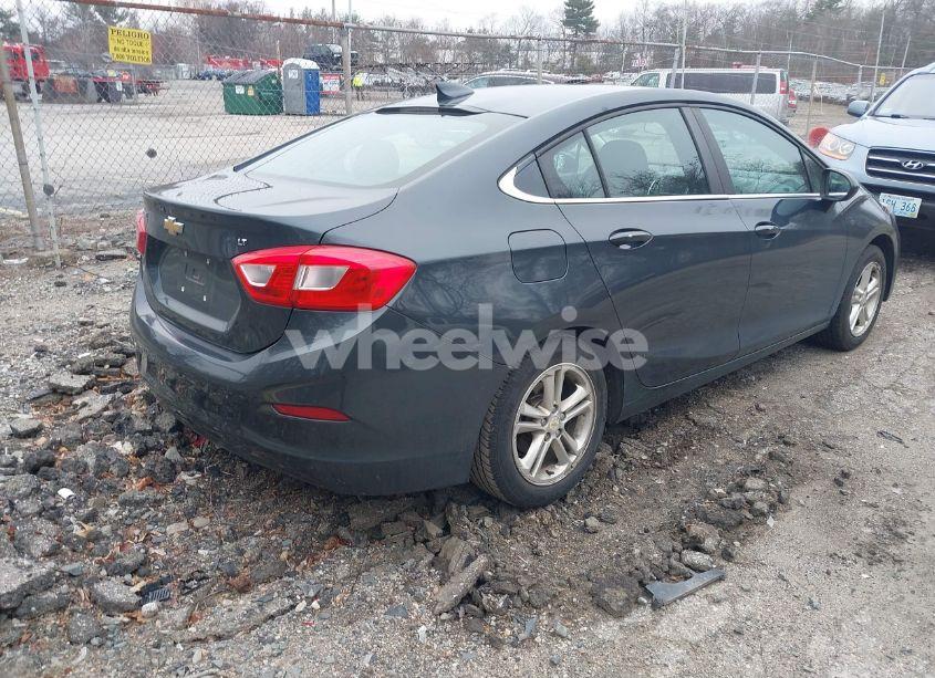 Photo 4 of 2017 Chevrolet Cruze LT AUTO (VIN 1G1BE5SM9H7139420)