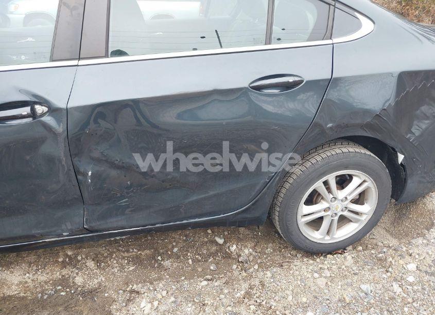 Photo 6 of 2017 Chevrolet Cruze LT AUTO (VIN 1G1BE5SM9H7139420)