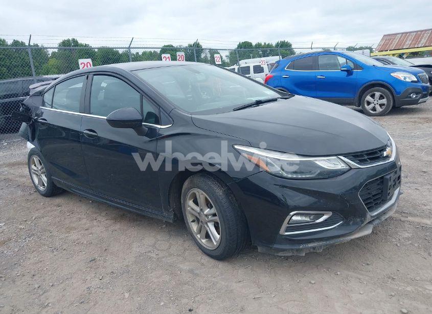 2017 Chevrolet Cruze LT AUTO (VIN 1G1BE5SM9H7146125) main photo