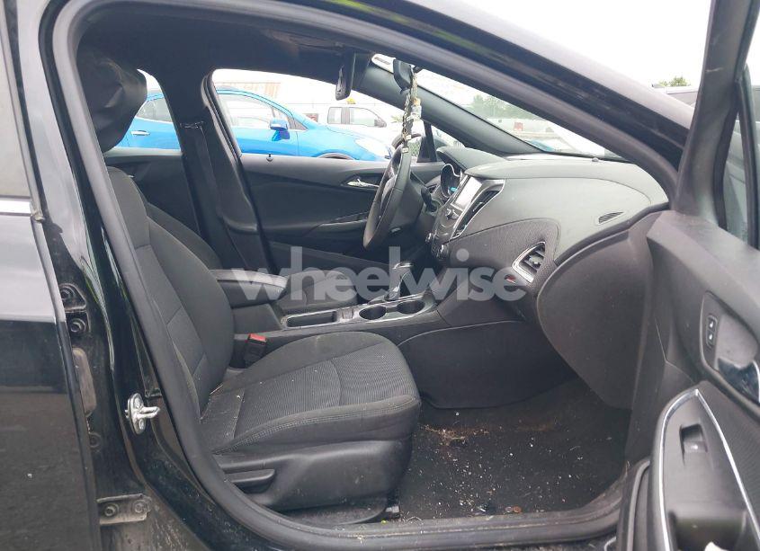 Photo 5 of 2017 Chevrolet Cruze LT AUTO (VIN 1G1BE5SM9H7146125)