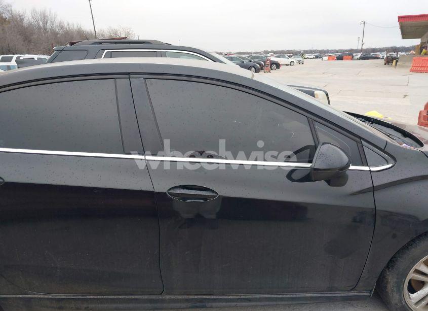 Photo 13 of 2017 Chevrolet Cruze LT AUTO (VIN 1G1BE5SM9H7182767)