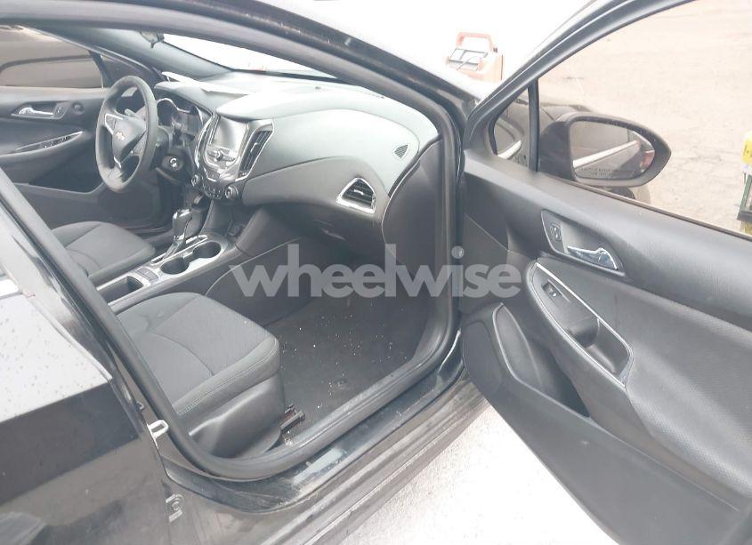 Photo 5 of 2017 Chevrolet Cruze LT AUTO (VIN 1G1BE5SM9H7182767)