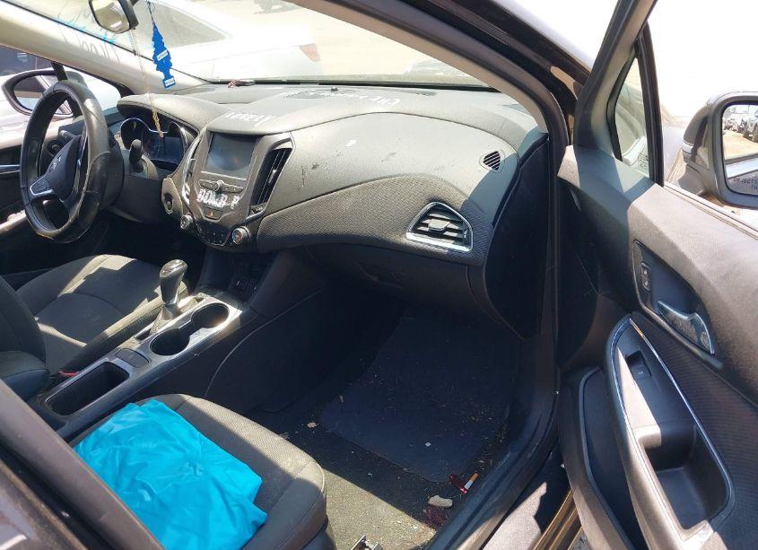 Photo 5 of 2017 Chevrolet Cruze LT AUTO (VIN 1G1BE5SM9H7191954)