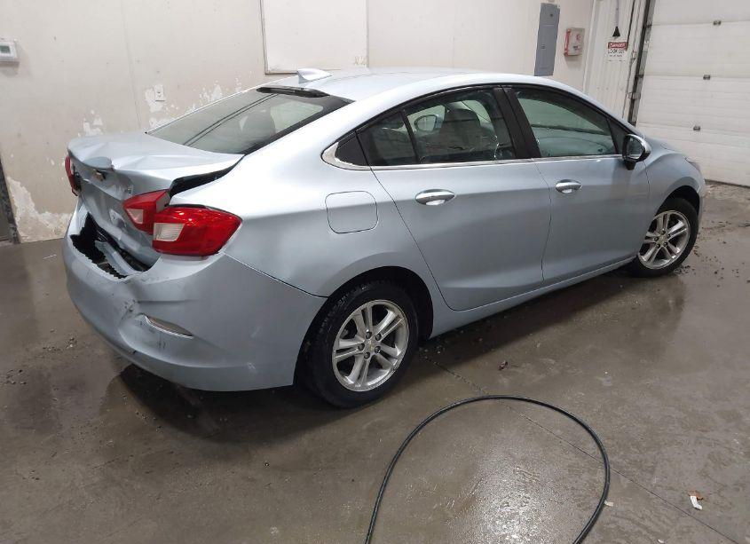 Photo 4 of 2017 Chevrolet Cruze LT AUTO (VIN 1G1BE5SM9H7195034)