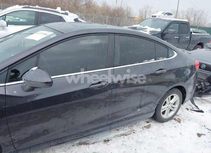 Photo 15 of 2017 Chevrolet Cruze LT AUTO (VIN 1G1BE5SM9H7195342)