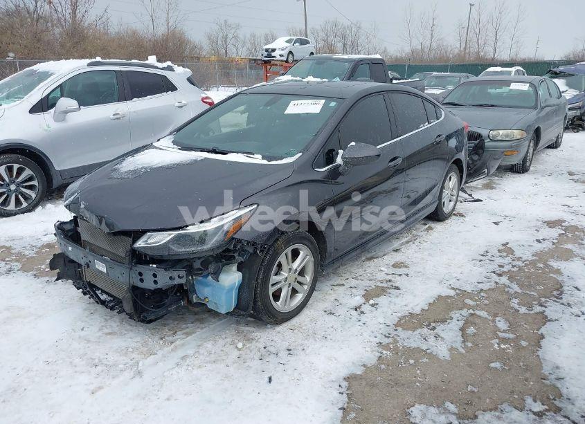 Photo 2 of 2017 Chevrolet Cruze LT AUTO (VIN 1G1BE5SM9H7195342)