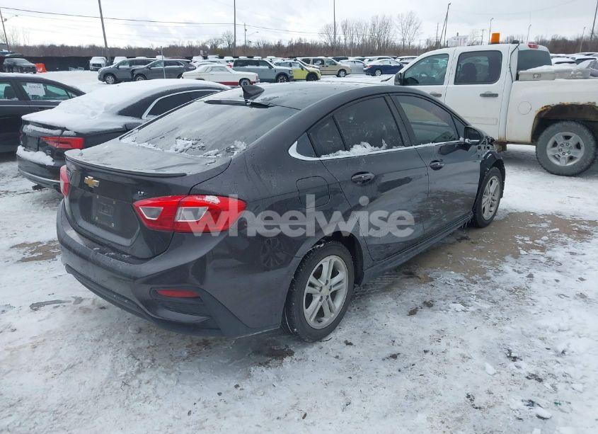 Photo 4 of 2017 Chevrolet Cruze LT AUTO (VIN 1G1BE5SM9H7195342)