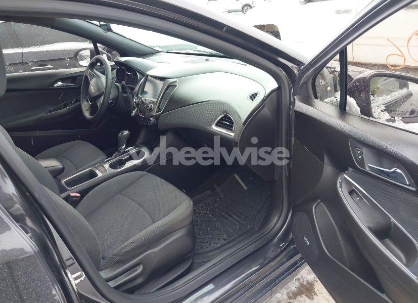 Photo 5 of 2017 Chevrolet Cruze LT AUTO (VIN 1G1BE5SM9H7195342)