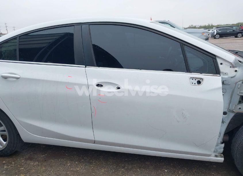 Photo 14 of 2017 Chevrolet Cruze LT AUTO (VIN 1G1BE5SM9H7208588)