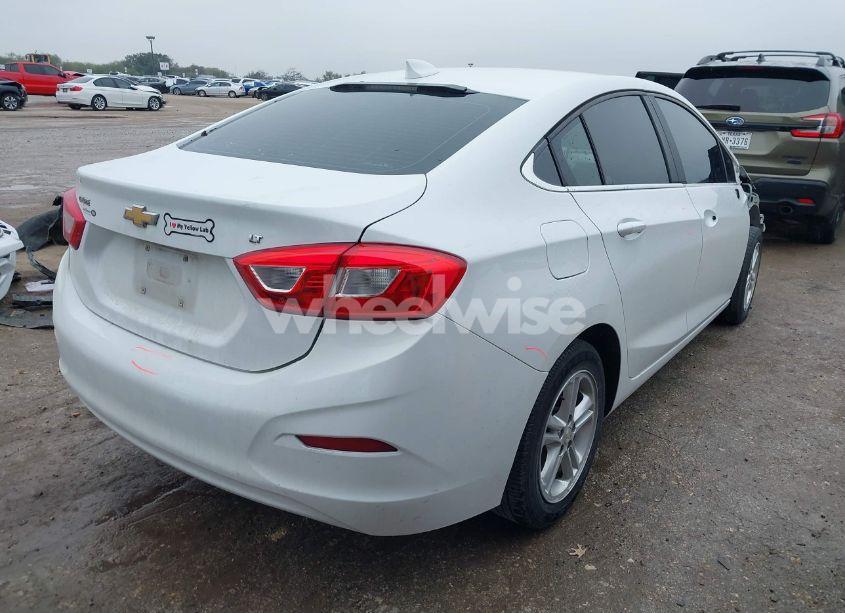 Photo 4 of 2017 Chevrolet Cruze LT AUTO (VIN 1G1BE5SM9H7208588)