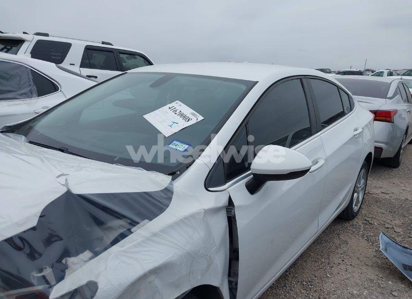 Photo 14 of 2017 Chevrolet Cruze LT AUTO (VIN 1G1BE5SM9H7229859)