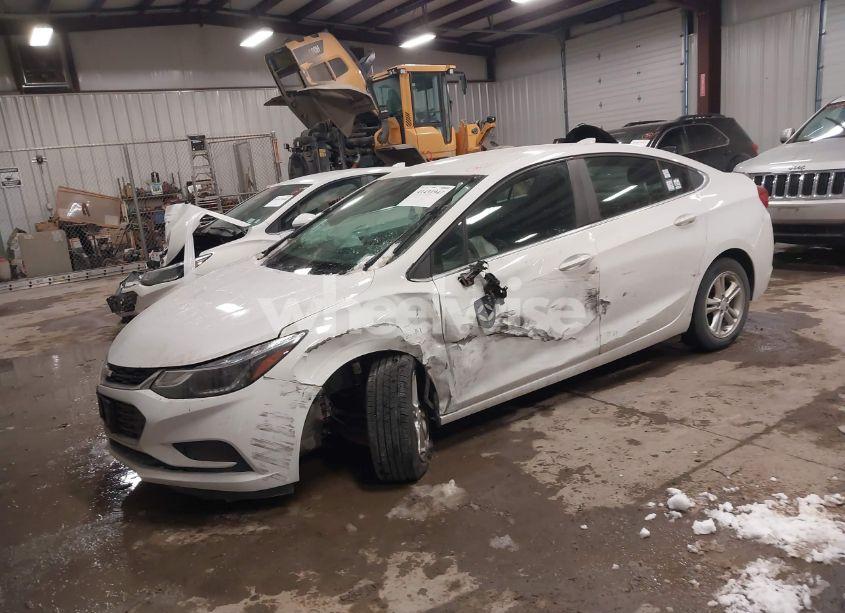 Photo 2 of 2017 Chevrolet Cruze LT AUTO (VIN 1G1BE5SM9H7233121)