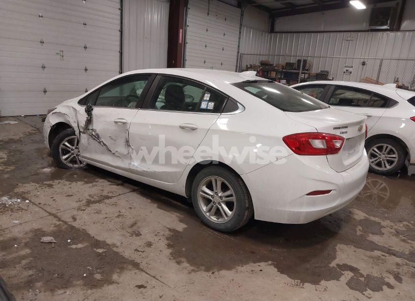 Photo 3 of 2017 Chevrolet Cruze LT AUTO (VIN 1G1BE5SM9H7233121)