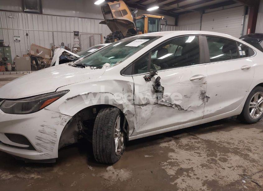 Photo 6 of 2017 Chevrolet Cruze LT AUTO (VIN 1G1BE5SM9H7233121)