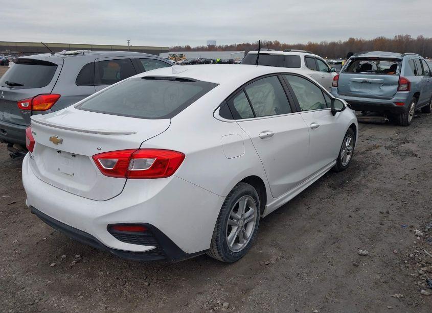 Photo 4 of 2017 Chevrolet Cruze LT AUTO (VIN 1G1BE5SM9H7265129)