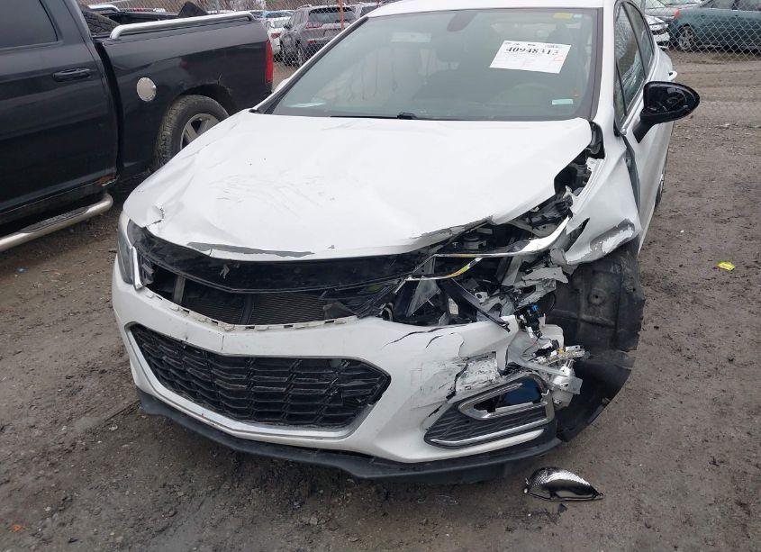 Photo 6 of 2017 Chevrolet Cruze LT AUTO (VIN 1G1BE5SM9H7265129)