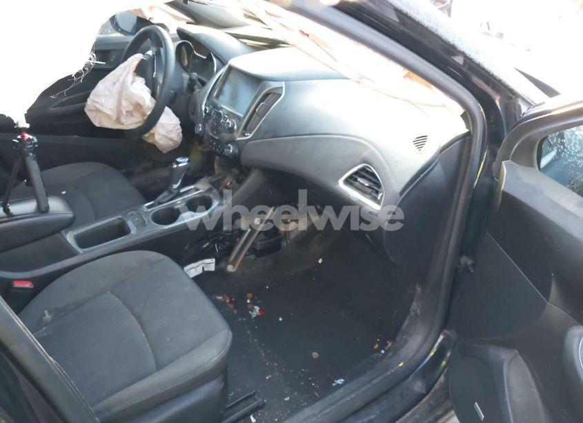 Photo 5 of 2017 Chevrolet Cruze LT AUTO (VIN 1G1BE5SM9H7270962)