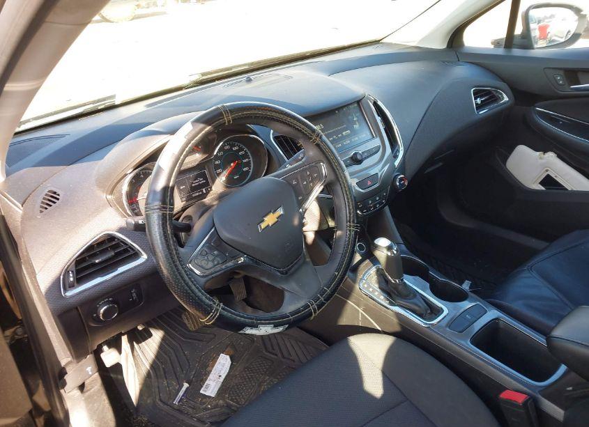 Photo 18 of 2017 Chevrolet Cruze LT AUTO (VIN 1G1BE5SM9H7274185)