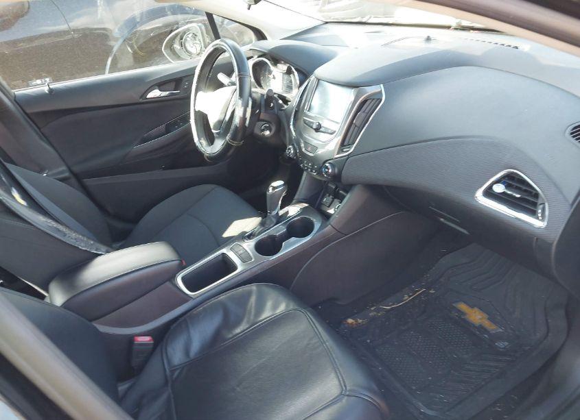 Photo 5 of 2017 Chevrolet Cruze LT AUTO (VIN 1G1BE5SM9H7274185)