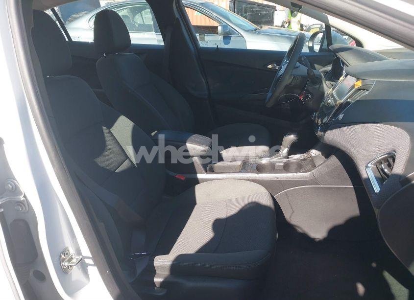 Photo 5 of 2017 Chevrolet Cruze LT AUTO (VIN 1G1BE5SM9H7277961)