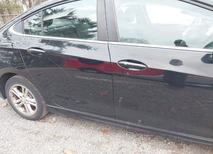 Photo 18 of 2017 Chevrolet Cruze LT AUTO (VIN 1G1BE5SM9H7279595)