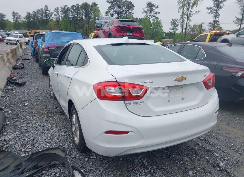 Photo 3 of 2018 Chevrolet Cruze LT AUTO (VIN 1G1BE5SM9J7100722)