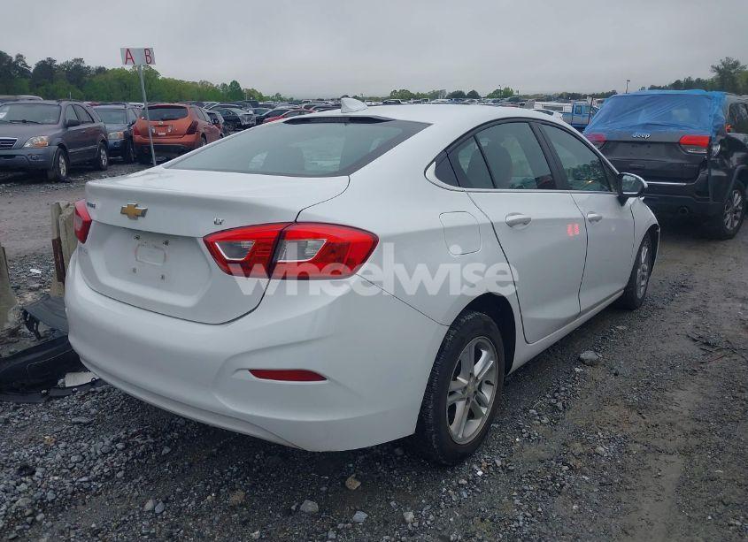 Photo 4 of 2018 Chevrolet Cruze LT AUTO (VIN 1G1BE5SM9J7100722)