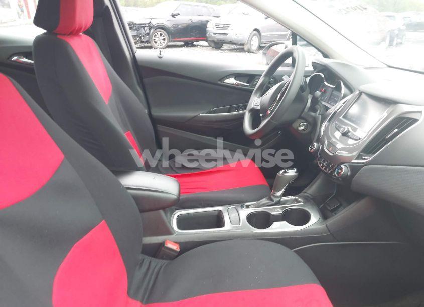 Photo 5 of 2018 Chevrolet Cruze LT AUTO (VIN 1G1BE5SM9J7100722)