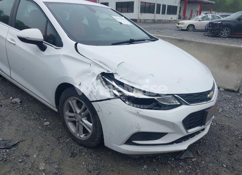Photo 6 of 2018 Chevrolet Cruze LT AUTO (VIN 1G1BE5SM9J7100722)