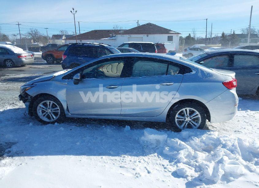 Photo 15 of 2018 Chevrolet Cruze LT AUTO (VIN 1G1BE5SM9J7100851)