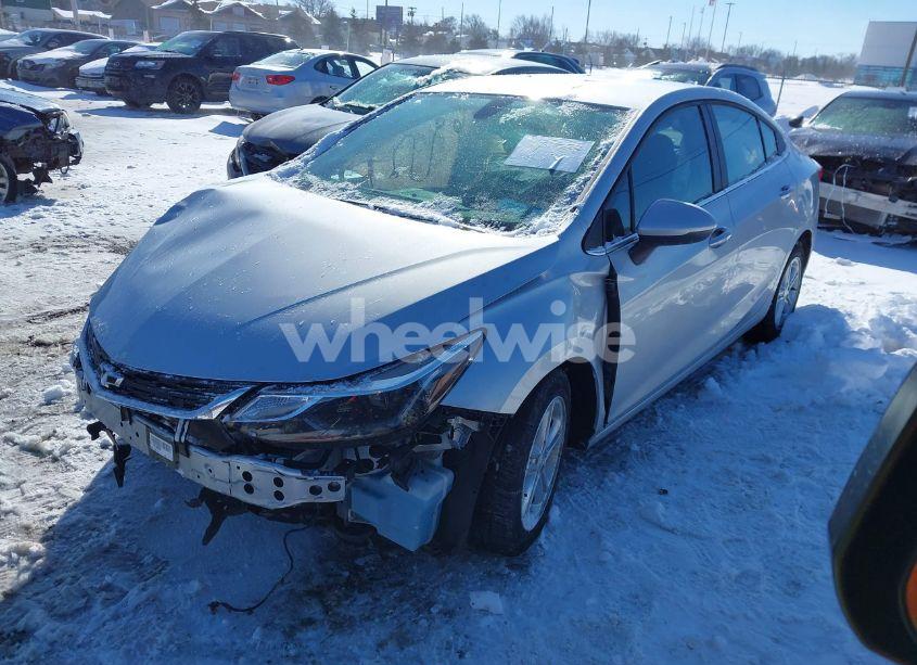 Photo 2 of 2018 Chevrolet Cruze LT AUTO (VIN 1G1BE5SM9J7100851)