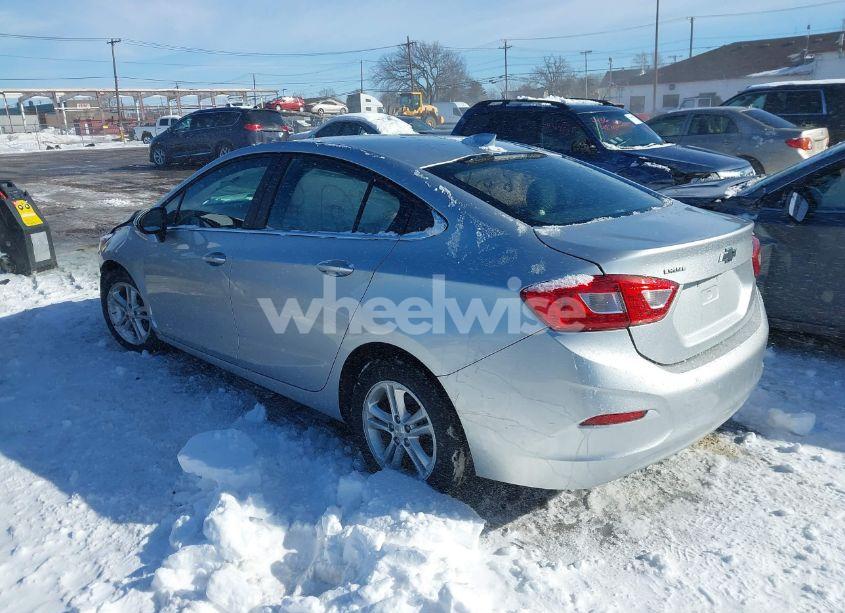 Photo 3 of 2018 Chevrolet Cruze LT AUTO (VIN 1G1BE5SM9J7100851)