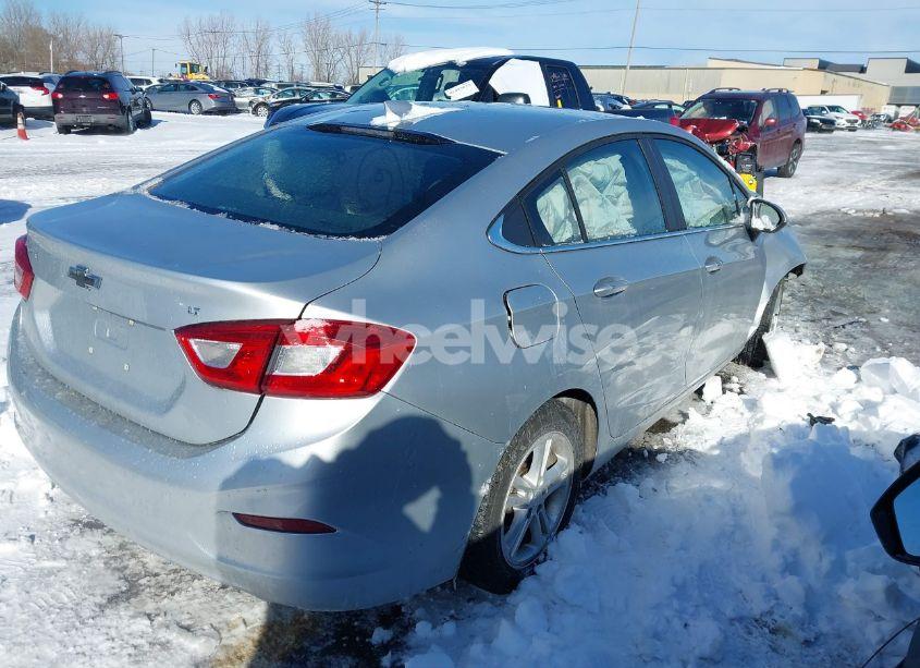 Photo 4 of 2018 Chevrolet Cruze LT AUTO (VIN 1G1BE5SM9J7100851)