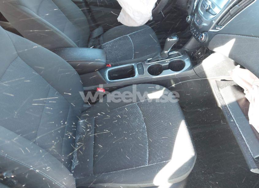 Photo 5 of 2018 Chevrolet Cruze LT AUTO (VIN 1G1BE5SM9J7100851)