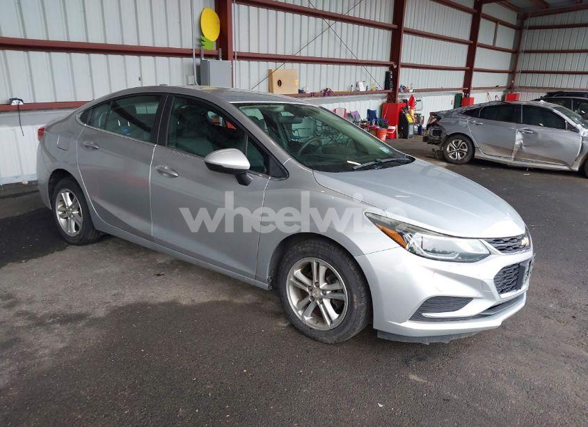 2018 Chevrolet Cruze LT AUTO (VIN 1G1BE5SM9J7101126) main photo