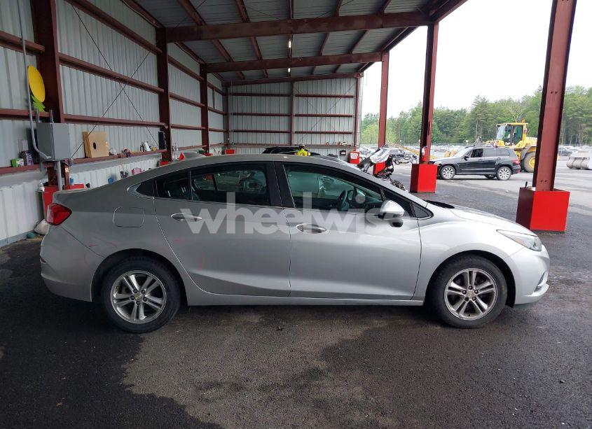 Photo 13 of 2018 Chevrolet Cruze LT AUTO (VIN 1G1BE5SM9J7101126)
