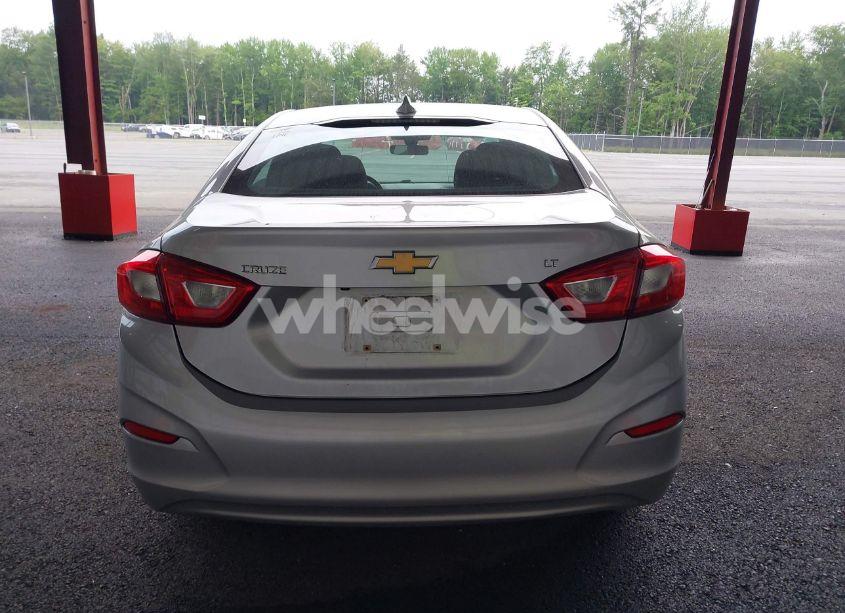 Photo 16 of 2018 Chevrolet Cruze LT AUTO (VIN 1G1BE5SM9J7101126)