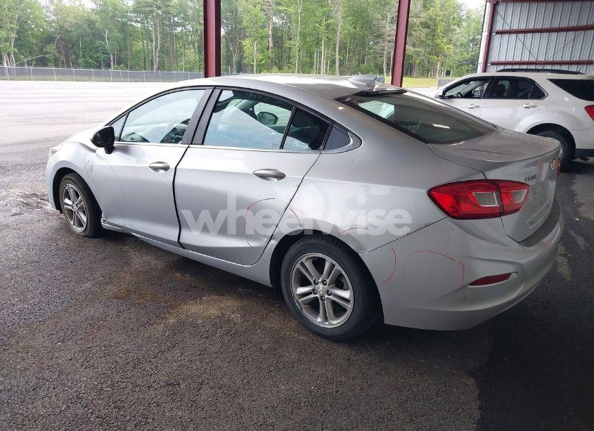 Photo 3 of 2018 Chevrolet Cruze LT AUTO (VIN 1G1BE5SM9J7101126)