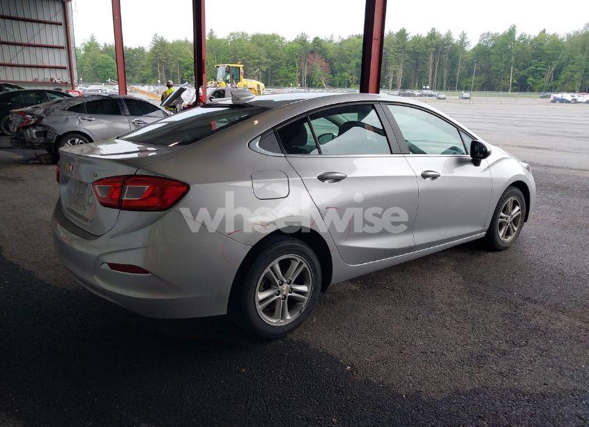 Photo 4 of 2018 Chevrolet Cruze LT AUTO (VIN 1G1BE5SM9J7101126)