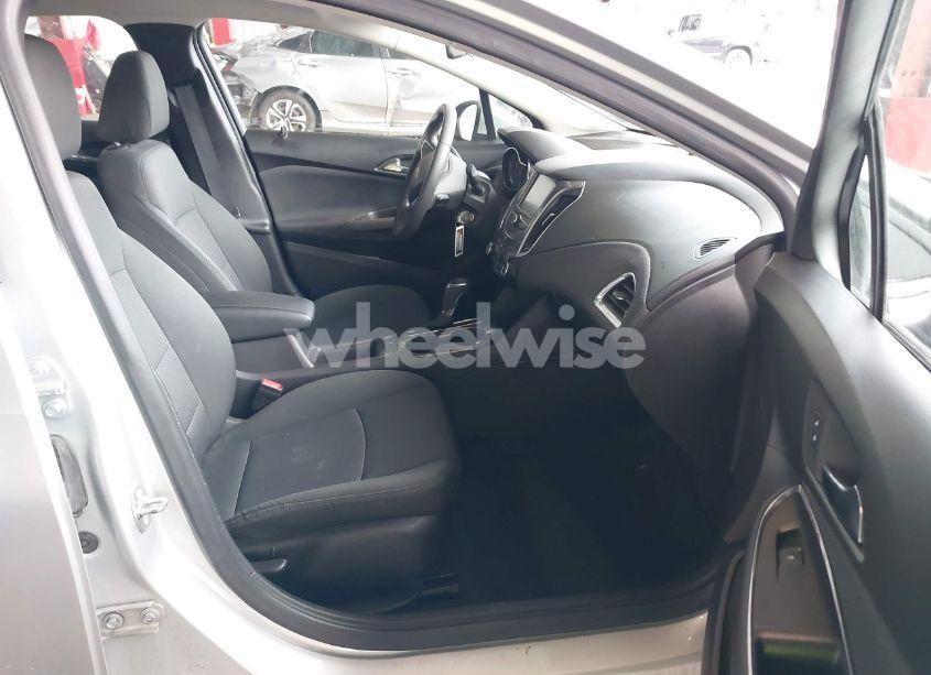 Photo 5 of 2018 Chevrolet Cruze LT AUTO (VIN 1G1BE5SM9J7101126)