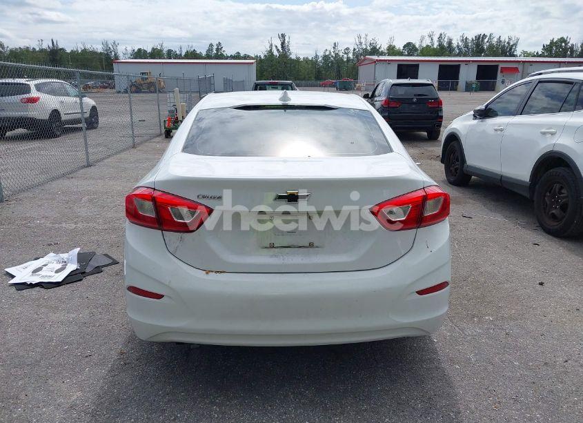 Photo 16 of 2018 Chevrolet Cruze LT AUTO (VIN 1G1BE5SM9J7106133)