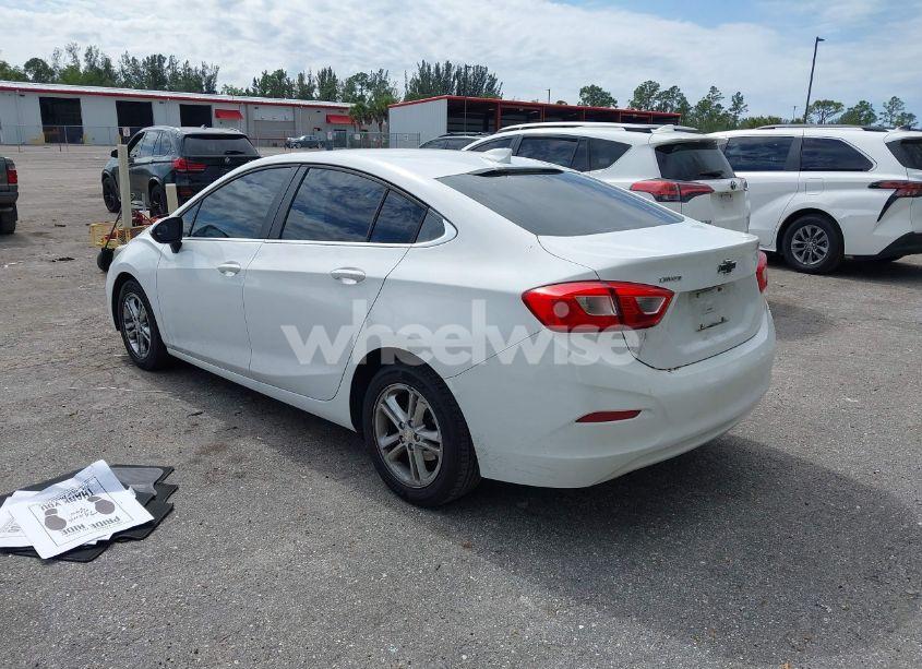 Photo 3 of 2018 Chevrolet Cruze LT AUTO (VIN 1G1BE5SM9J7106133)