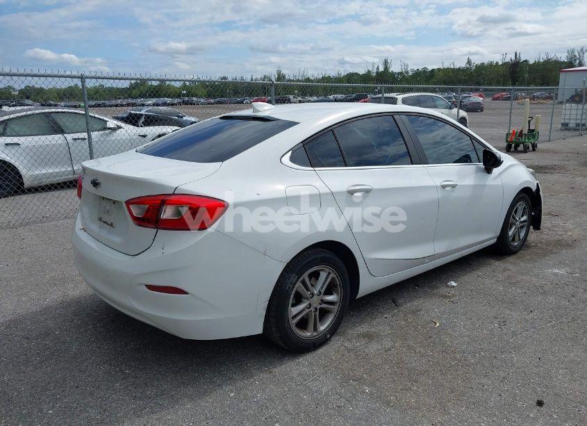 Photo 4 of 2018 Chevrolet Cruze LT AUTO (VIN 1G1BE5SM9J7106133)